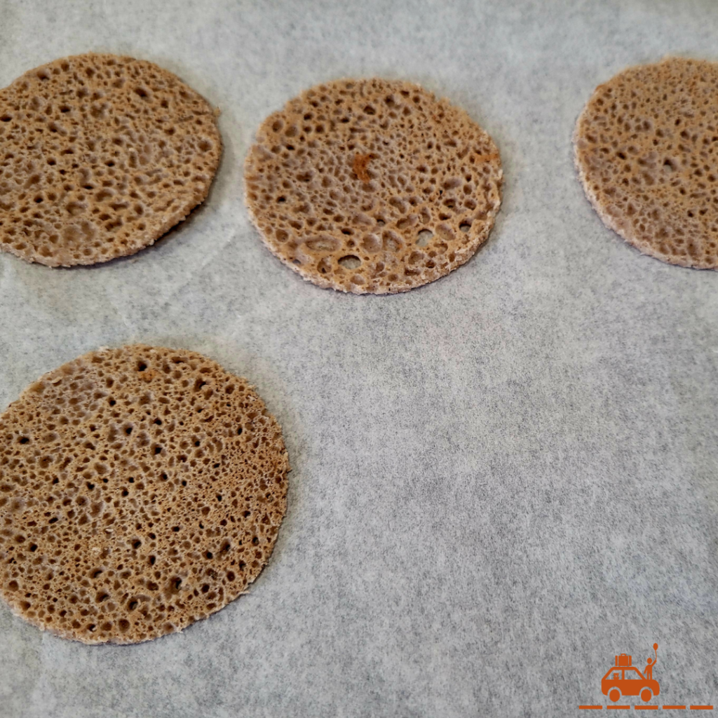 étape 2 - disposer les chips sur une feuille de papier cuisson