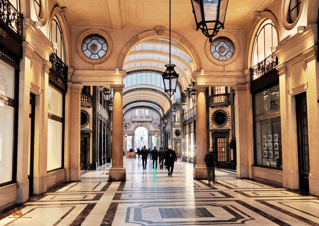 Les élégantes arcades de la ville de Turin, en Italie du Nord, permettent de se balader et de visiter la ville à l'abris de la pluie ou du soleil.