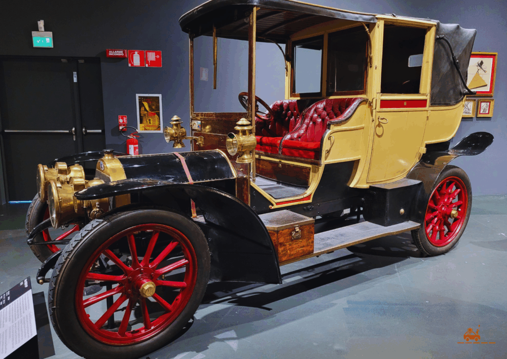 Le MAUTO , le musée de l'automobile de Turin expose de vieux modèles de voiture ainsi que des voitures modernes et des formules 1. 