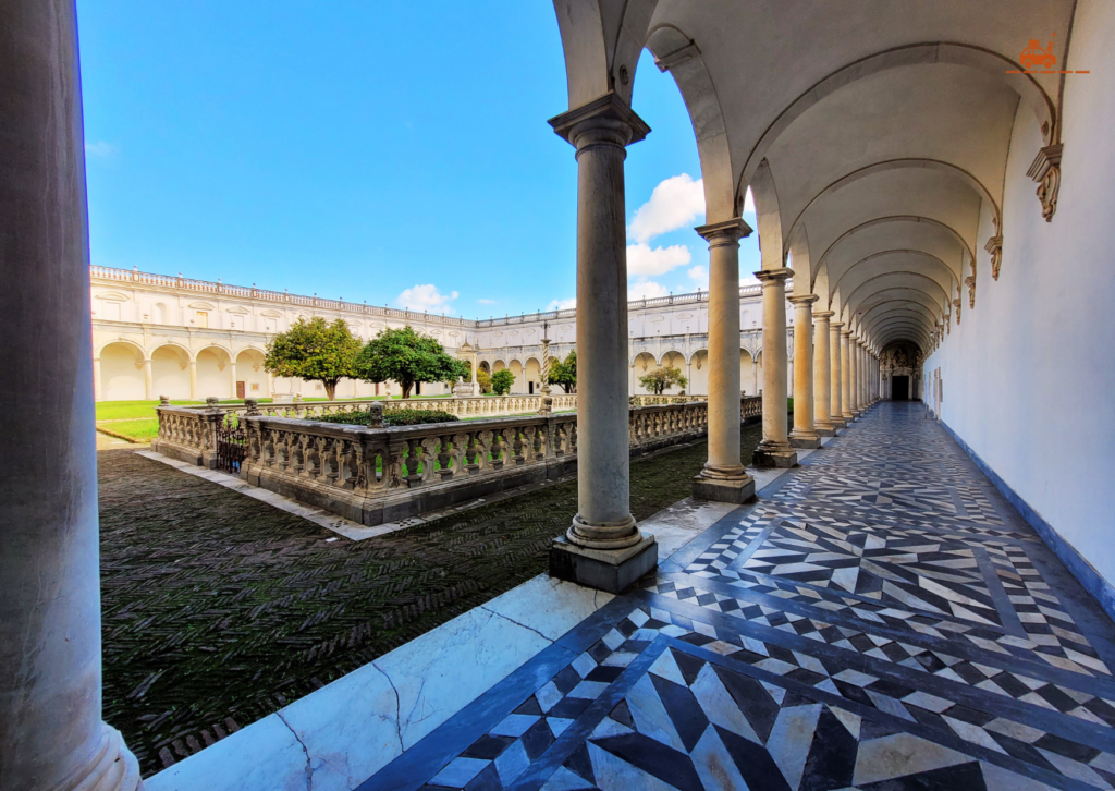 Le cloître de la Certosa di San Martino à Naples
