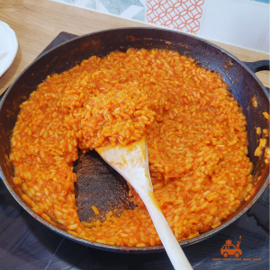 Faire cuire le riz dans la sauce tomate est le secret de la recette de sartù di riso