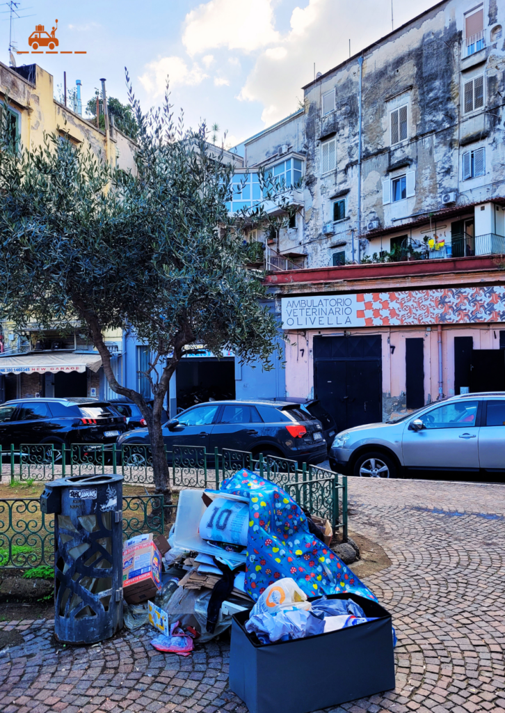 Une rue de Naples en Italie du Sud