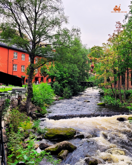 Rivière qui traverse la ville de Lillehammer en Norvège
