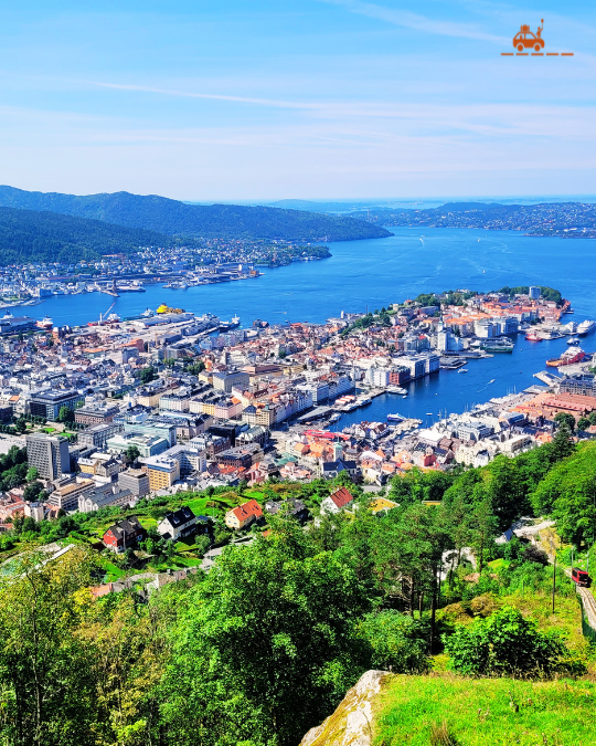 Vue sur Bergen depuis le funiculaire du Mont Fløyen en Norvège : une attraction idéale pour les familles
