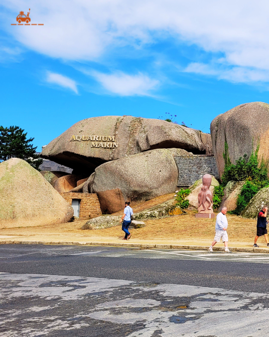 L'aquarium marin de Trégastel est construit à l'intérieur de blocs de granit rose