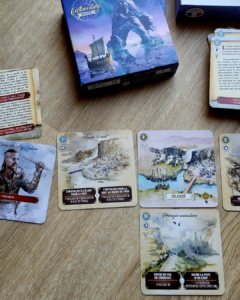 Le jeu Cartaventura Vinland pour enfants à partir de 10 ans permet de suivre les aventures du viking Leif Erikson