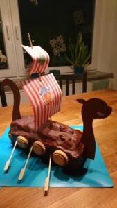 Gâteau d'anniversaire Viking en forme de Drakkar