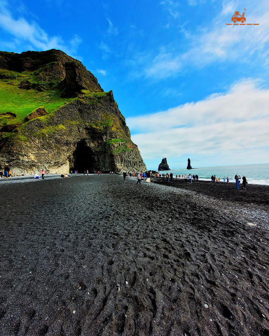 Falaise de Reynisfjall sur la plage de Vík en Islande