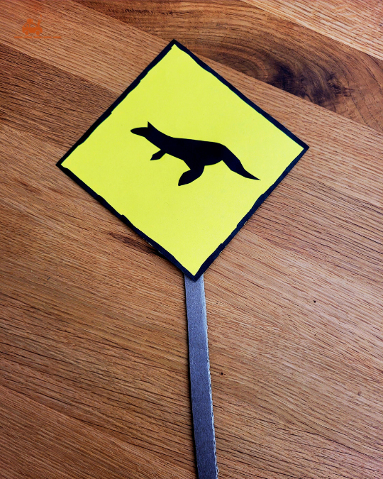 Idée de bricolage pour enfants : fabriquer un panneau australien avec une silhouette de kangourou